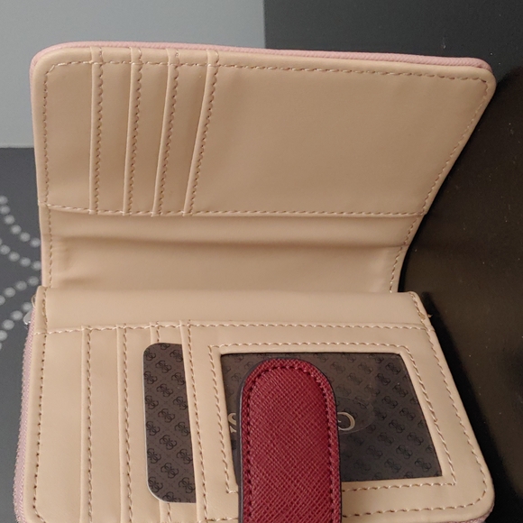 Guess Wallet - Picture 4 of 4